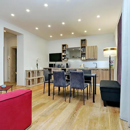 Houses&housesvedoroma *